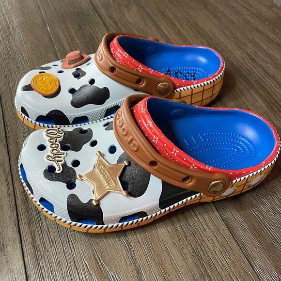 NWT Crocs Pixar Toy Story Woody size Junior 5 kids clogs - Picture 11 of 12